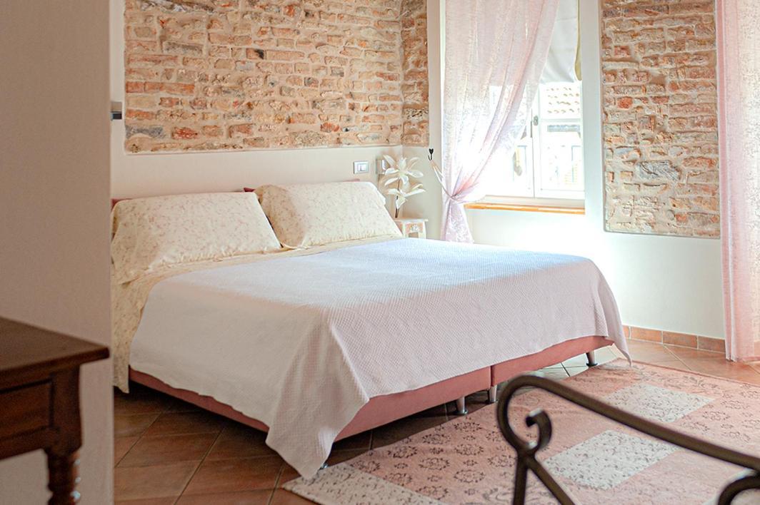 Il Giardino Sul Tetto B&B Guarene Екстериор снимка
