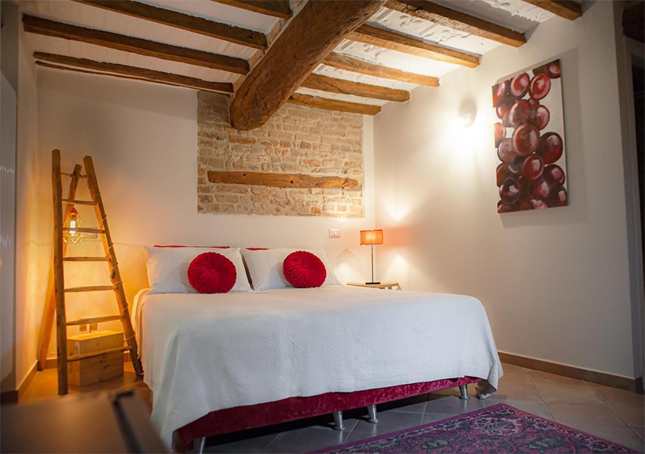 Il Giardino Sul Tetto B&B Guarene Екстериор снимка